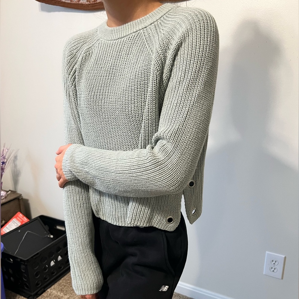 FOREVER 21 CROPPED SWEATER